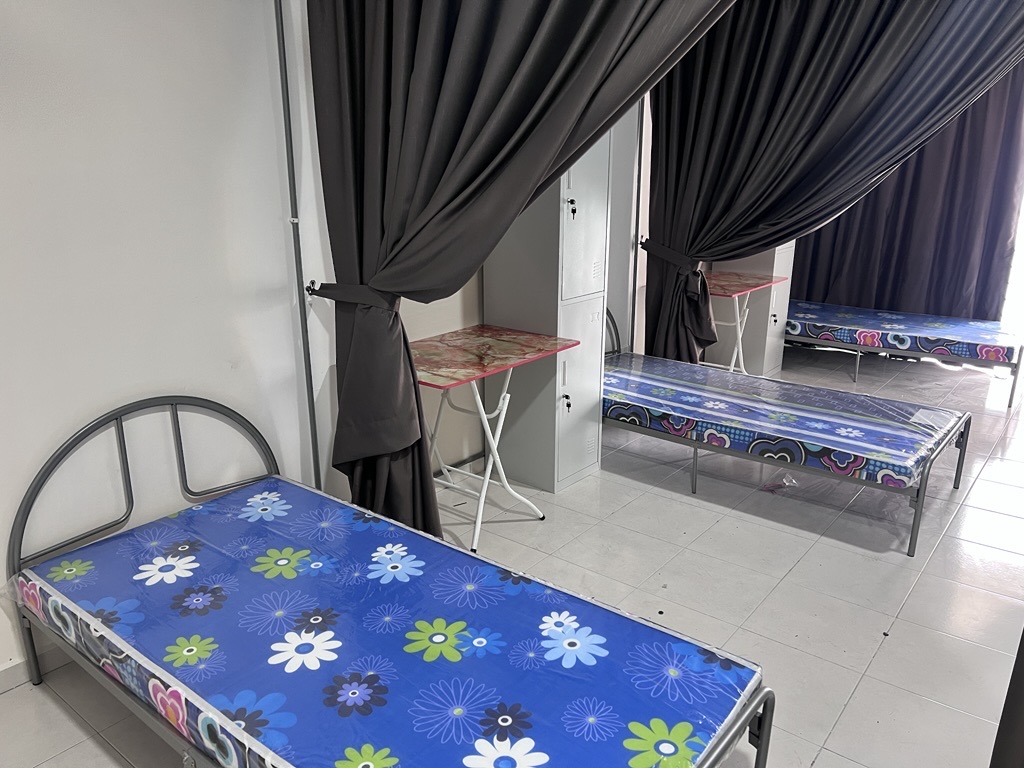 Mahsuri Square male hostel — Single beds and curtains in the shared bedroom