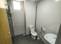 Mahsuri Square male hostel — Bathroom