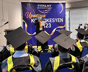Graduates and instructors at the ITPA ceremony